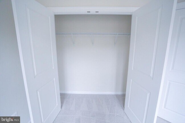 Building Photo - 45132 Kincora Dr