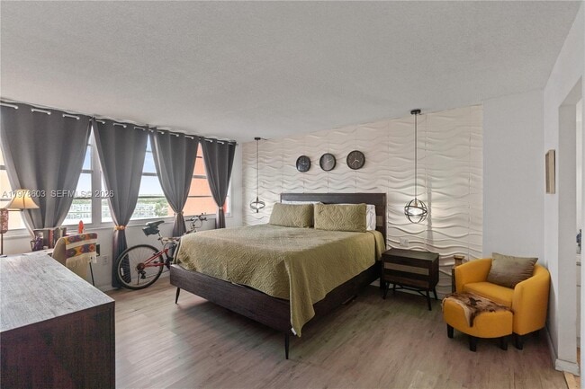 Building Photo - 1351 NE Miami Gardens Dr