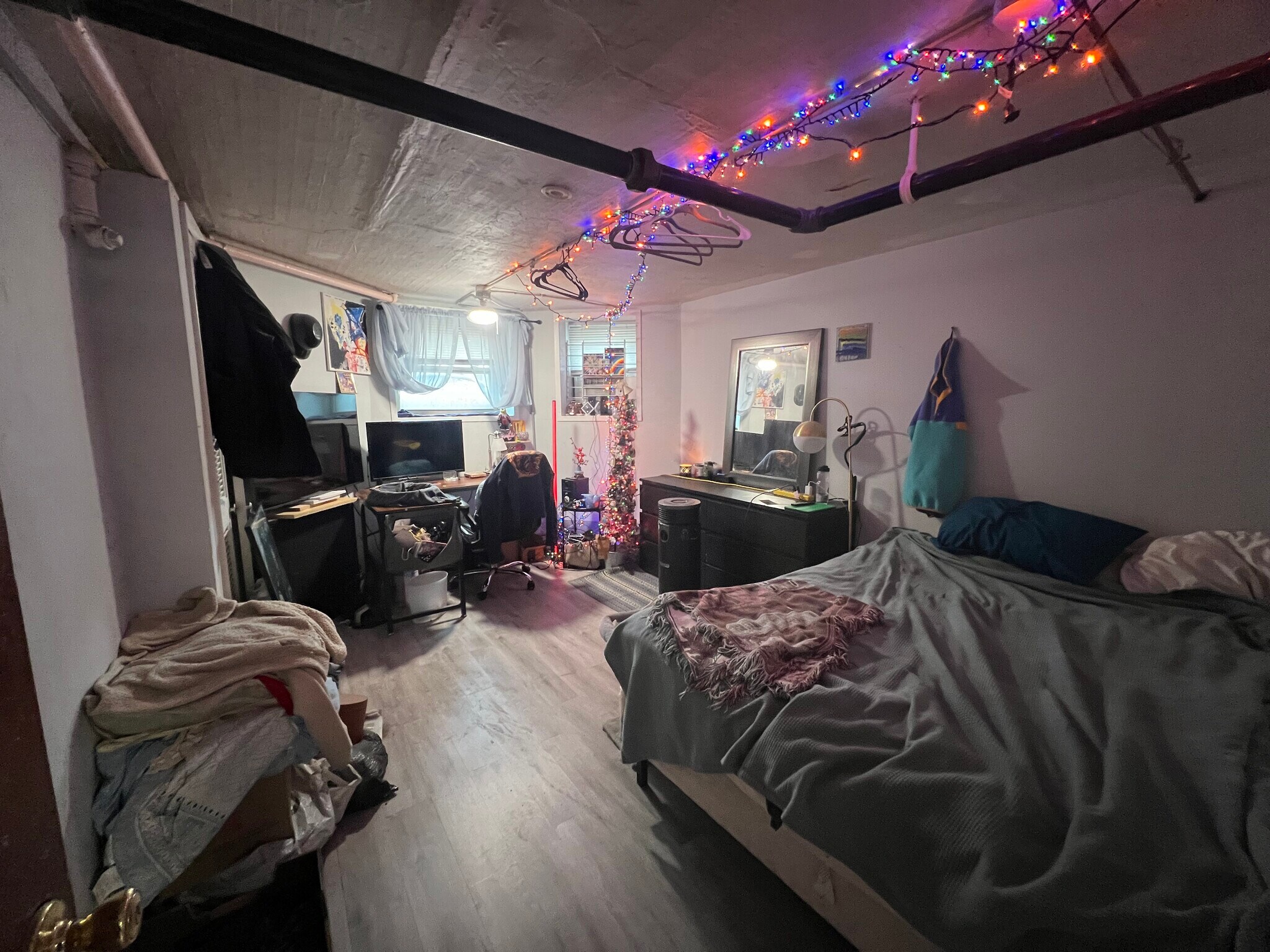 Building Photo - 1620 W Thome Ave