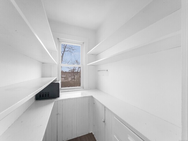 Building Photo - 634 High St