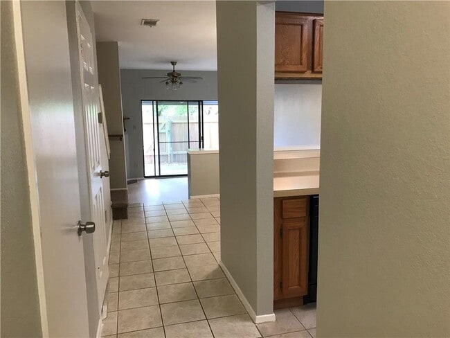 Building Photo - 1411 Gracy Farms Ln