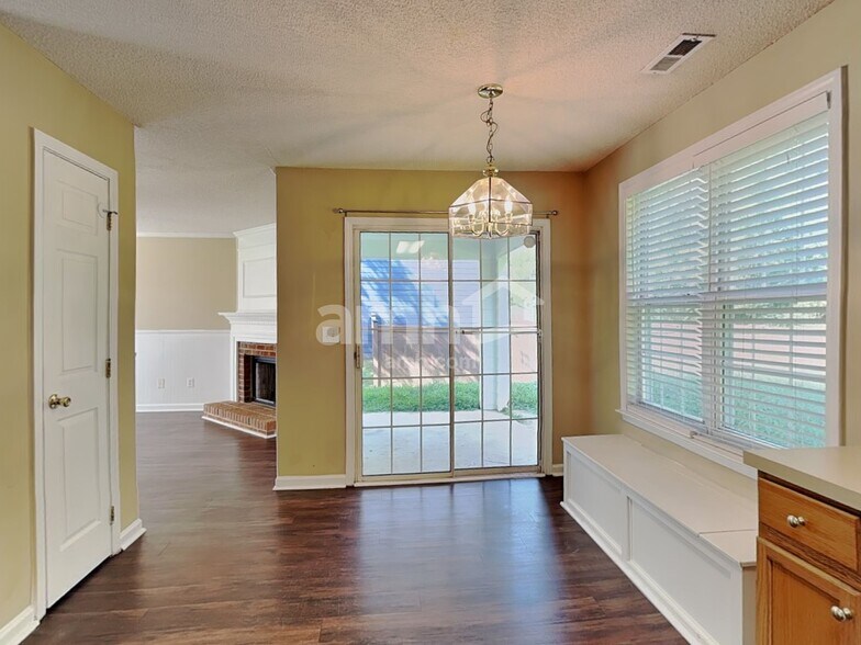 Building Photo - 706 Bellmeade Bay Dr