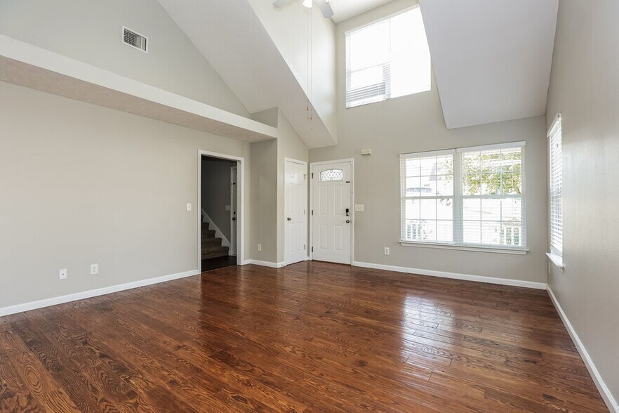 Building Photo - 5027 Hectare Ln