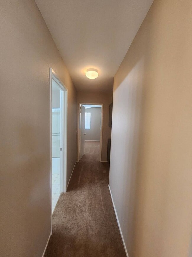 Building Photo - Don't Miss This Beautiful Desert Vista Home!