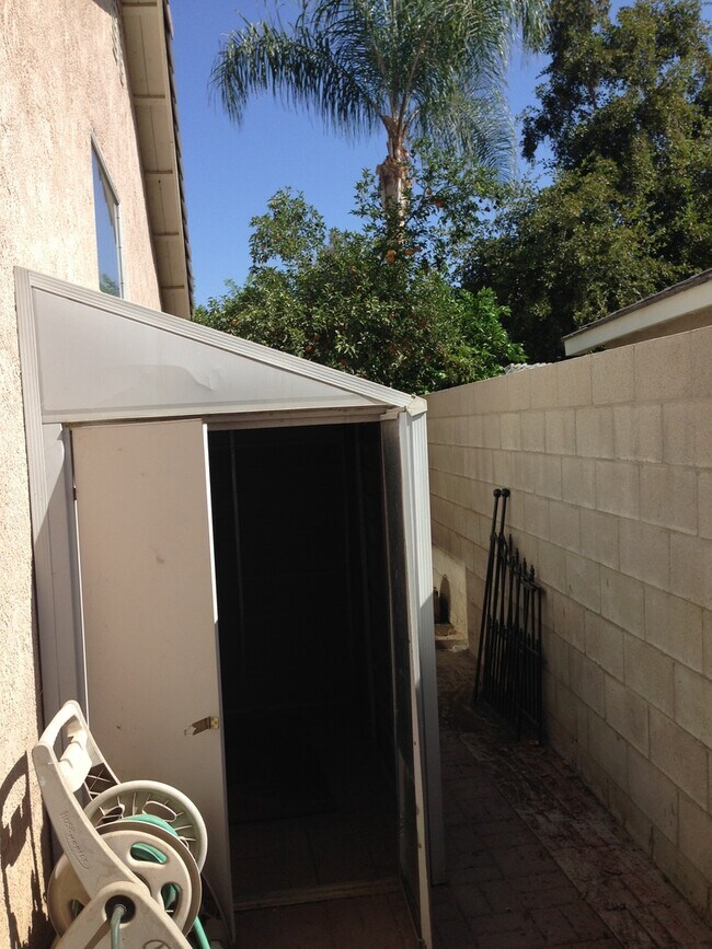 Building Photo - Silver Creek area. 4BD 2 BA. CLEAN,  NEWLY PAINTED