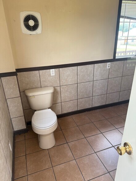 Building Photo - 8362 S US Highway 41