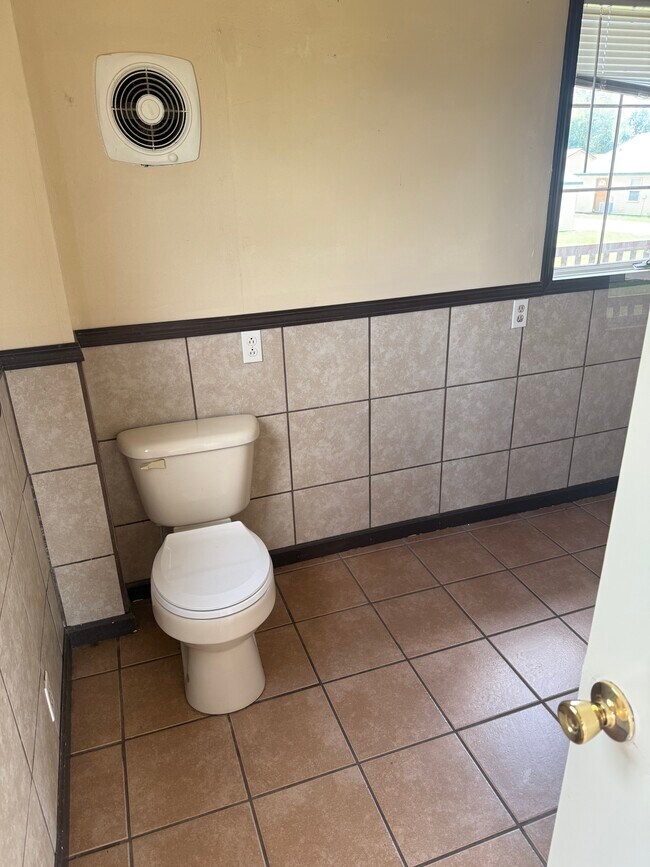 Building Photo - 8362 S US Highway 41