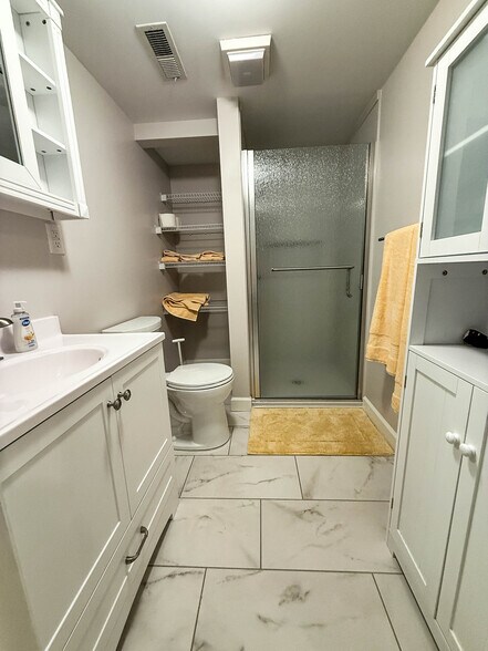 Building Photo - 1702 Garrison Pl