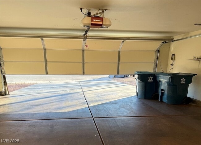 Building Photo - 9300 Cool Creek Ave