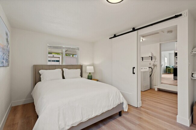 Primary Bedroom (queen bed) - 123 2nd St SE