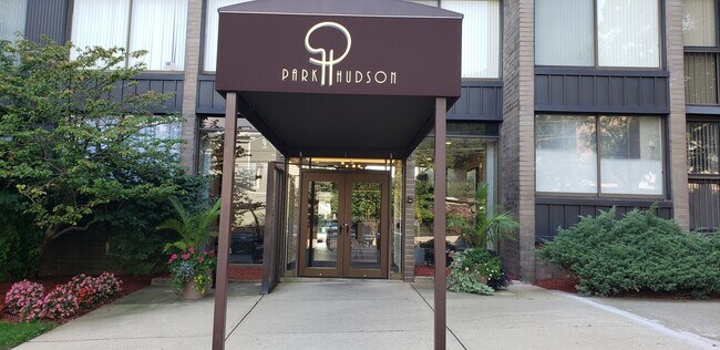 Building Photo - 9060 Palisade Ave