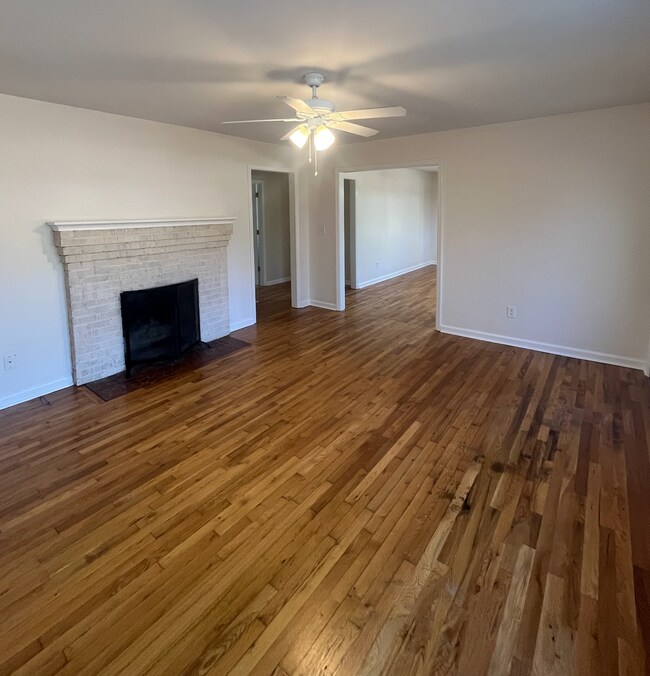 Building Photo - 551 Fountain Inn Rd