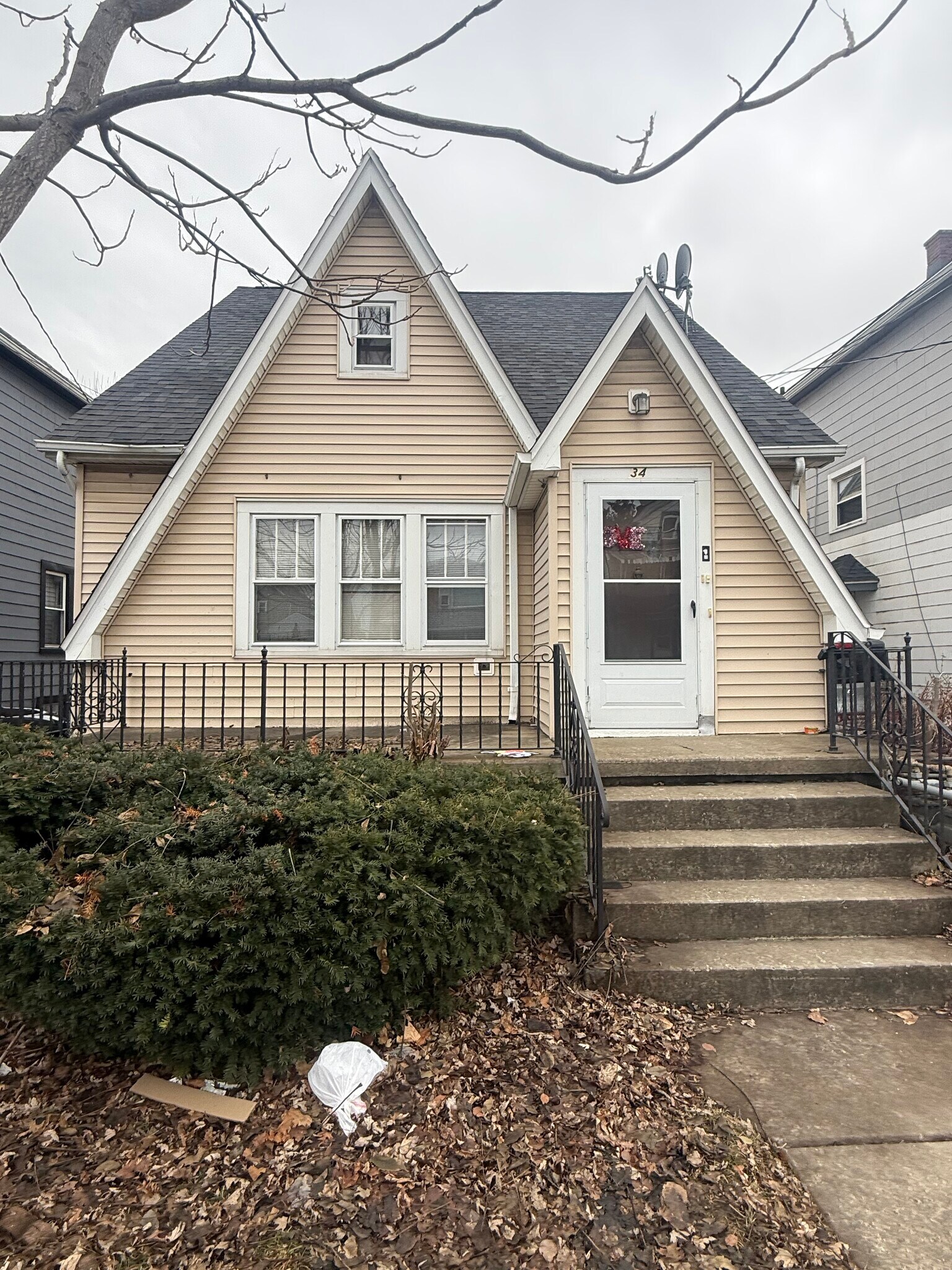 Building Photo - 34 Sunset St