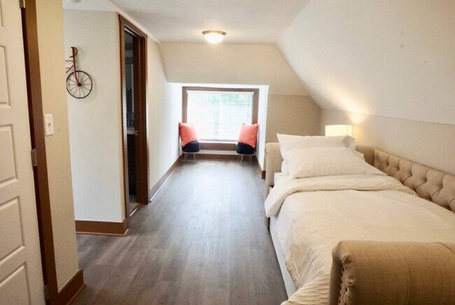 Bedroom #5 - 2409 Indianola Ave