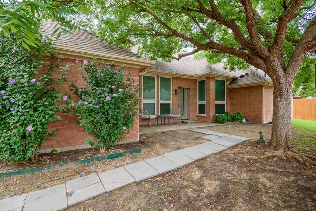 Building Photo - 4828 Holly Berry Dr