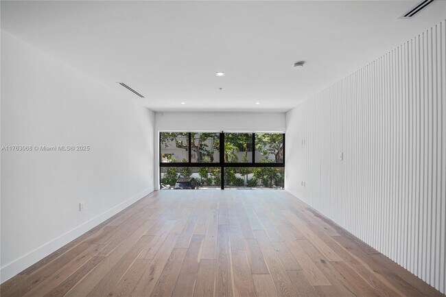 Building Photo - 204 Sunrise Dr
