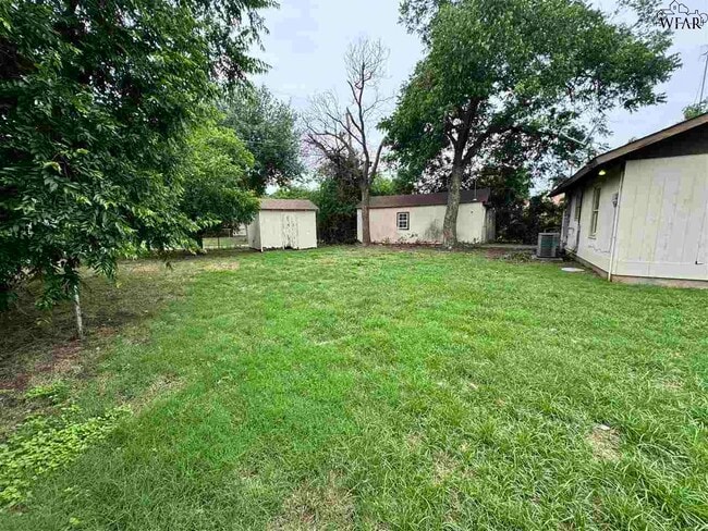 Building Photo - 2841 Featherston Ave