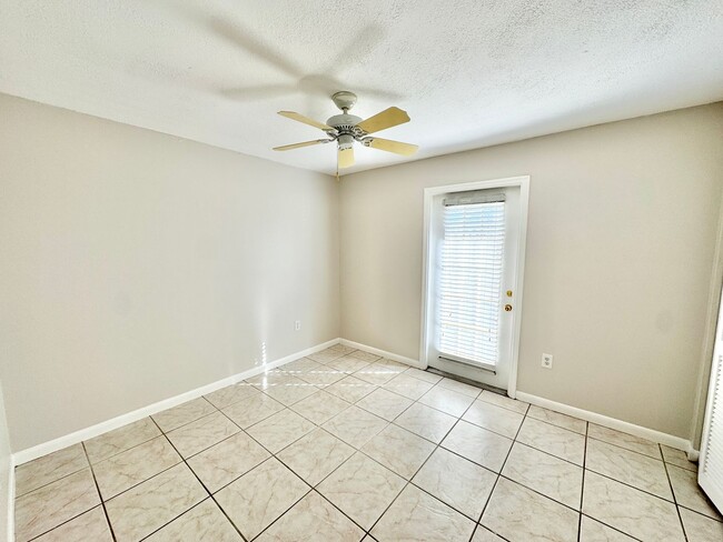 Building Photo - ** BONITA SPRINGS ** 2 BED / 1 BATH ** WES...