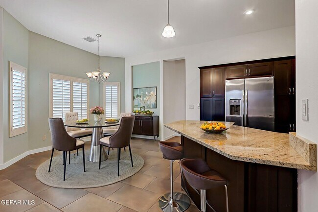Building Photo - 308 S Manzanita Dr