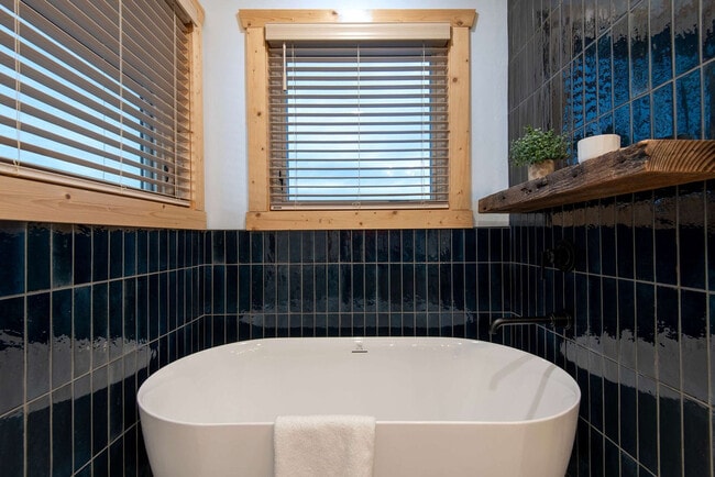 Building Photo - 4535 Roxanne St