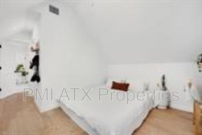 Building Photo - 5007 Lott Ave