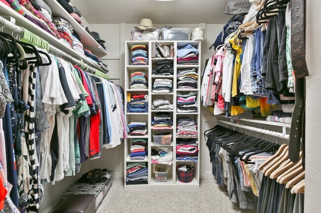 Building Photo - Jewel of Home, Large Lot,  in Wonderful Walkable Neighborhood!