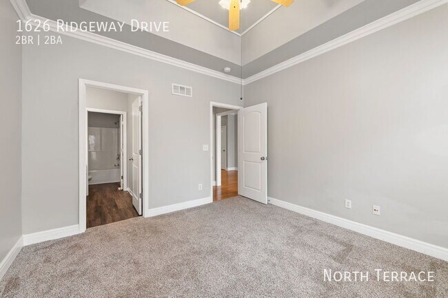 Building Photo - ? Gorgeous 2-Bedroom Townhome with a Huge ...