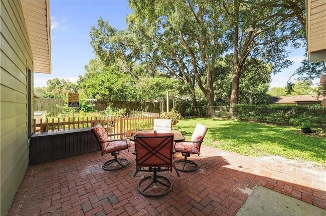 Building Photo - 220 Valencia Ct