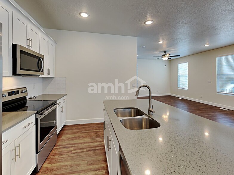 Building Photo - 6047 W Arranmore Dr
