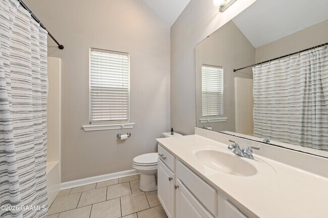 Building Photo - 412 Crest Cir