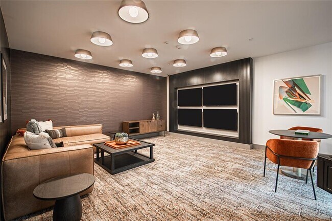 Building Photo - 250 N Vlg Dr