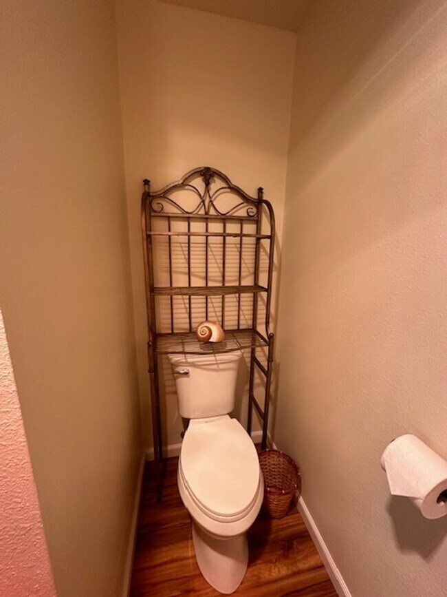 Building Photo - 1476 Glenwood Dr