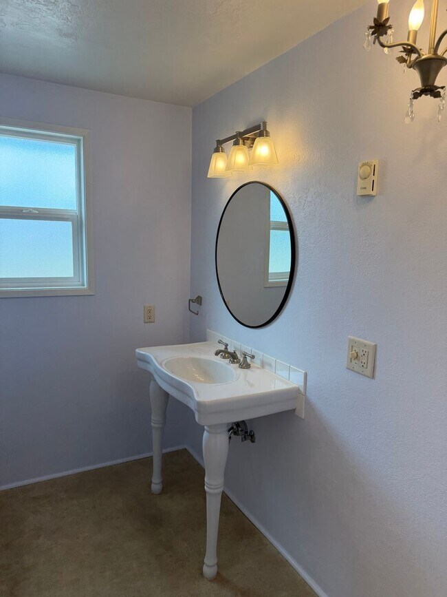 Building Photo - Updated two-bedroom one bathroom duplex in Thurston!