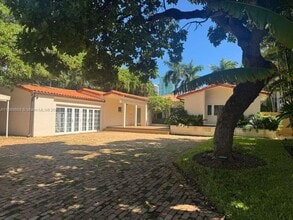 Building Photo - 6015 Pine Tree Dr