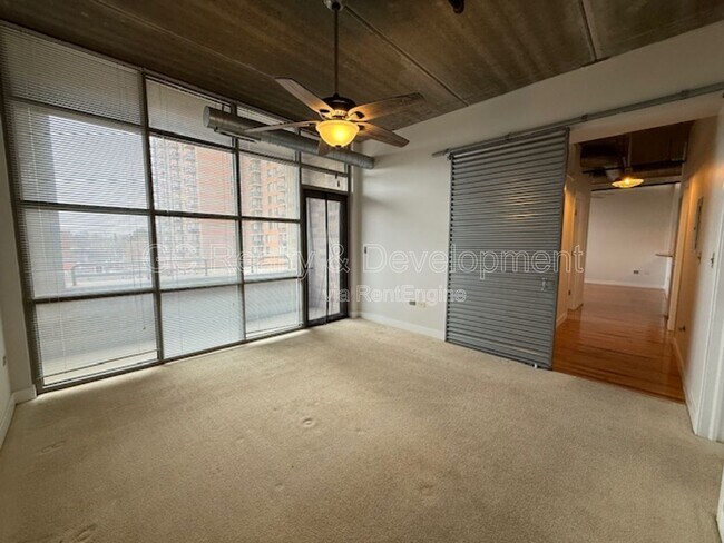 Building Photo - 10 S Dunton Ave