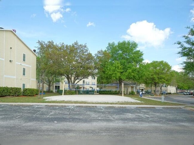 Building Photo - 2- Bed, 2 Bath Resort Style Condo!