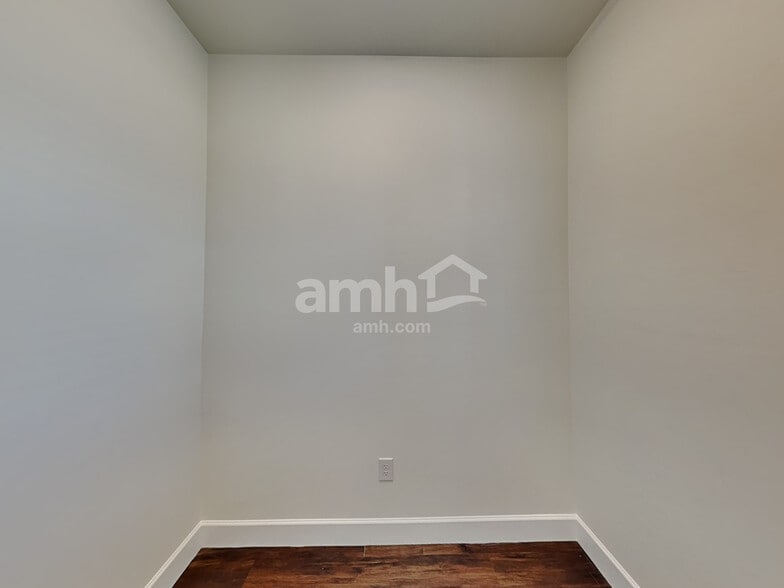 Building Photo - 9055 Henley Ave