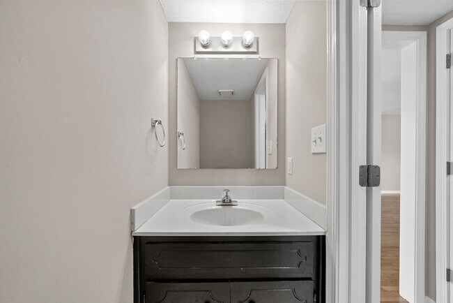 Building Photo - 3 Bedroom Home In Meadowbrook Subdivision ...