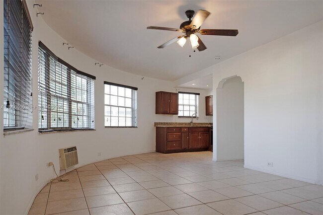 Building Photo - 2383 Flamingo Dr