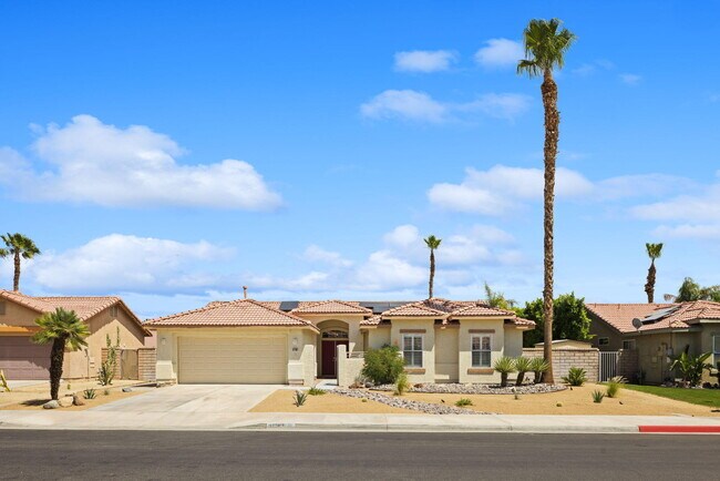 Building Photo - 37762 Drexell Dr