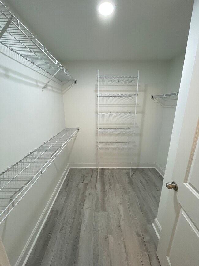 Building Photo - 1351 Virginia Acres