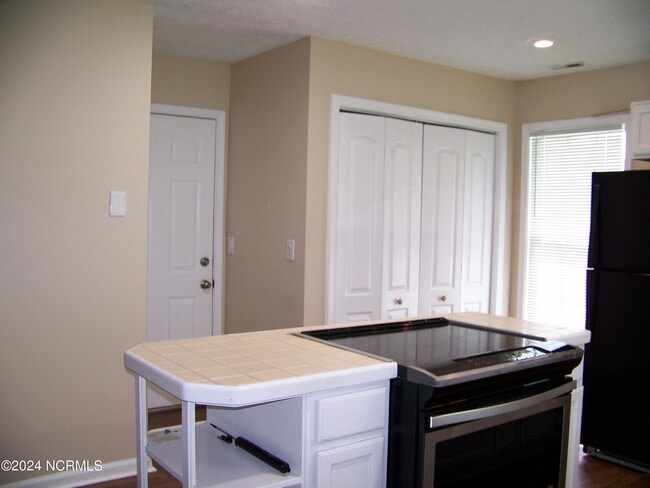 Building Photo - 105 Antler Dr