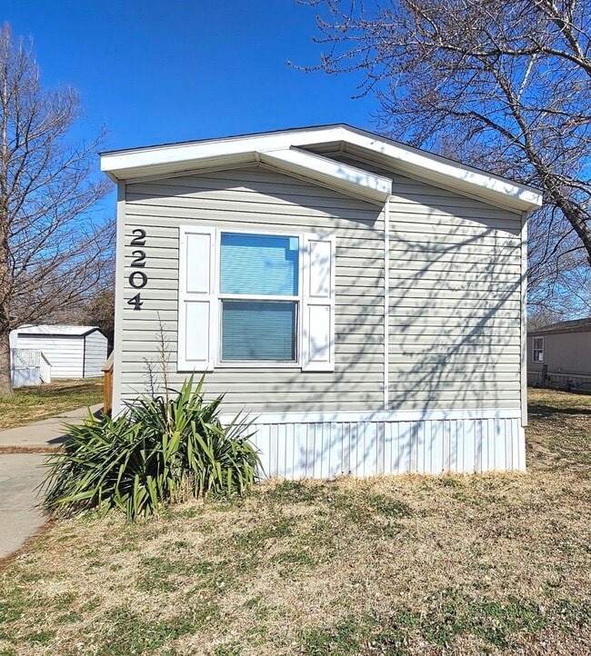 Building Photo - 2204 E Lockwood St