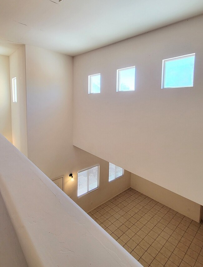 Building Photo - Pet friendly Civano home