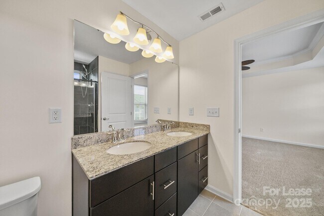 Building Photo - 4061 Zilker Park Dr