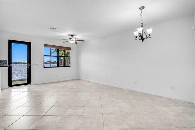 Building Photo - 9583 Town Parc Cir N