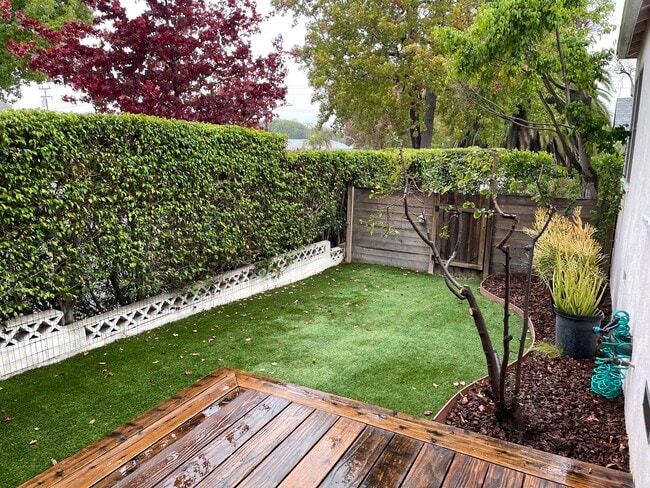 Private yard - 1827 18th St