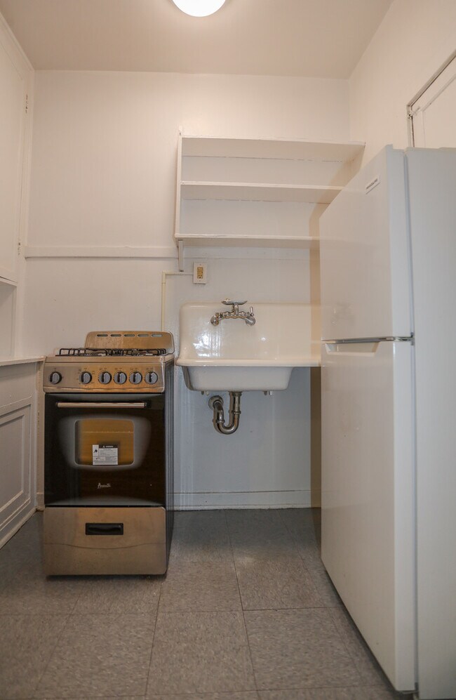 Building Photo - 5726 S Blackstone Ave