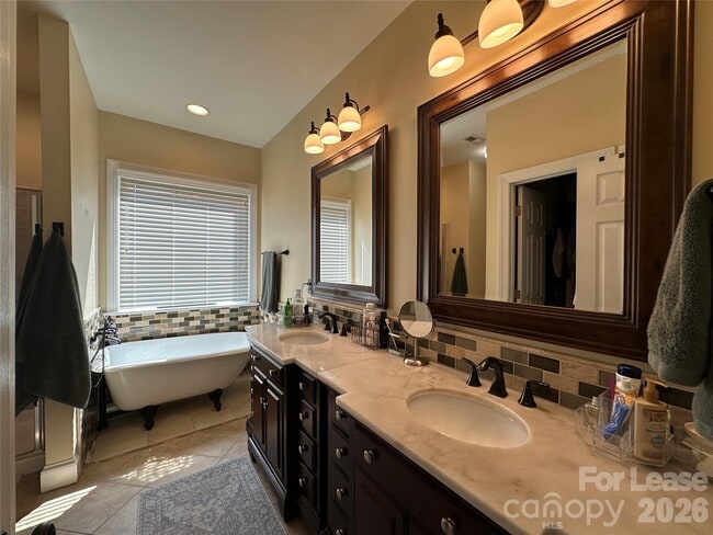 Building Photo - 819 Stargard Ct