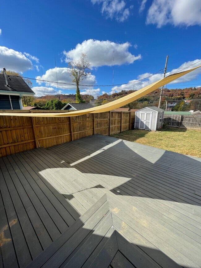 Building Photo - 1947 Emoriland Blvd